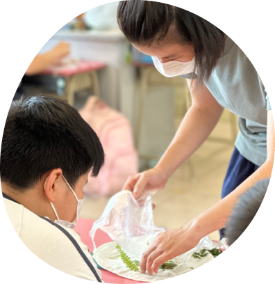 Students learning sustainability in Green Skies’ school partnership program.